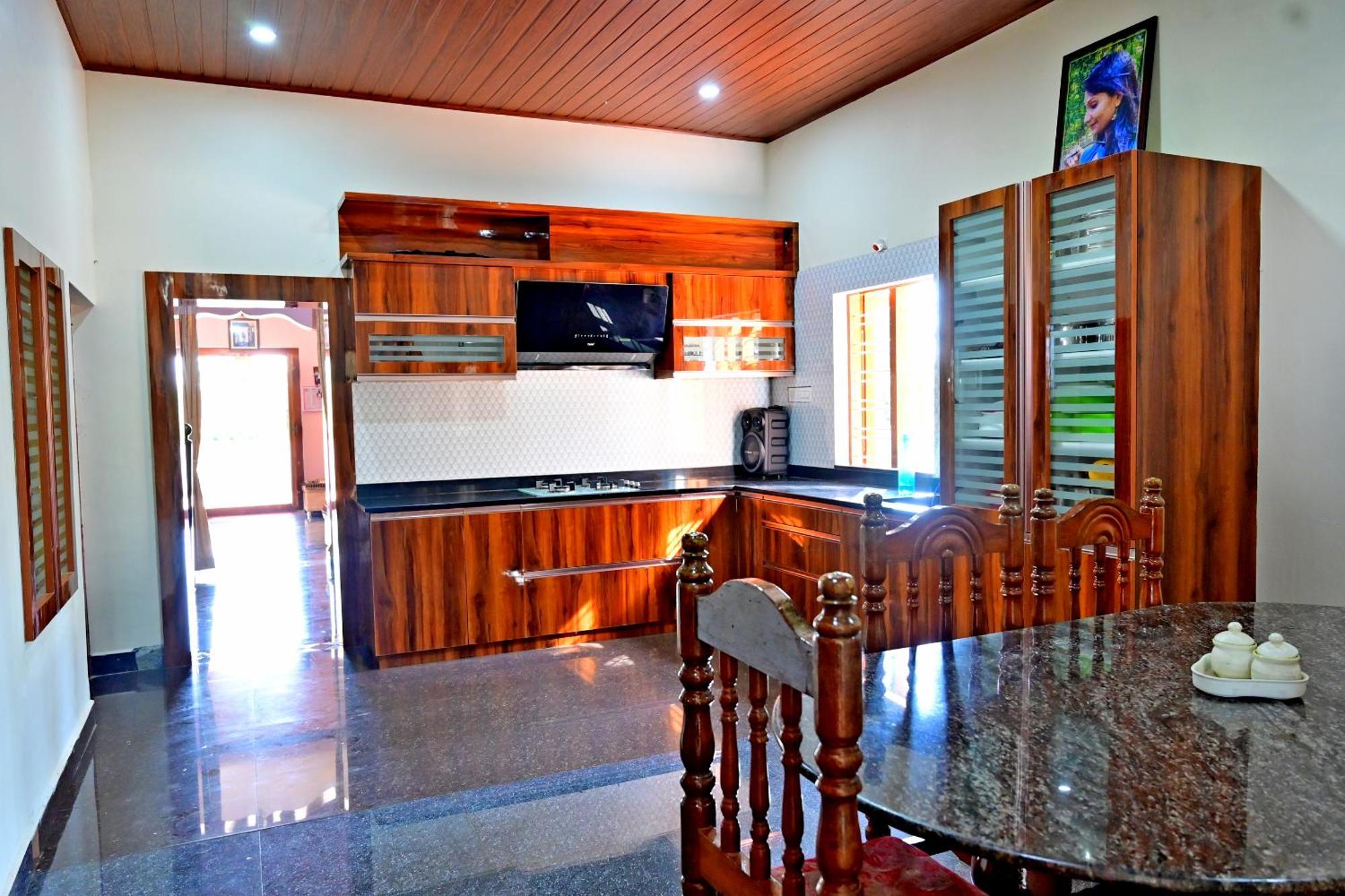 Hulihara Homestay - Full Villa, Coffee Estate & Balcony View Sakleshpur Exterior photo