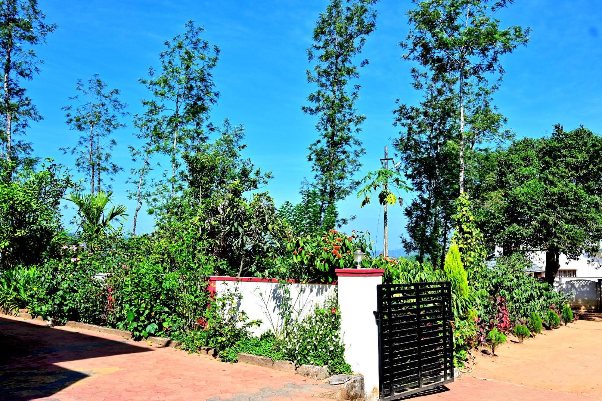 Hulihara Homestay - Full Villa, Coffee Estate & Balcony View Sakleshpur Exterior photo